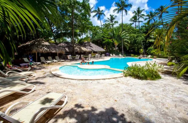 Los Corales Village Punta Cana piscina